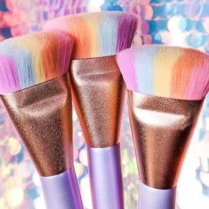 🎉HP!!🎉🌈TOO FACED MAGIC RAINBOW STROBING BRUSH🌈